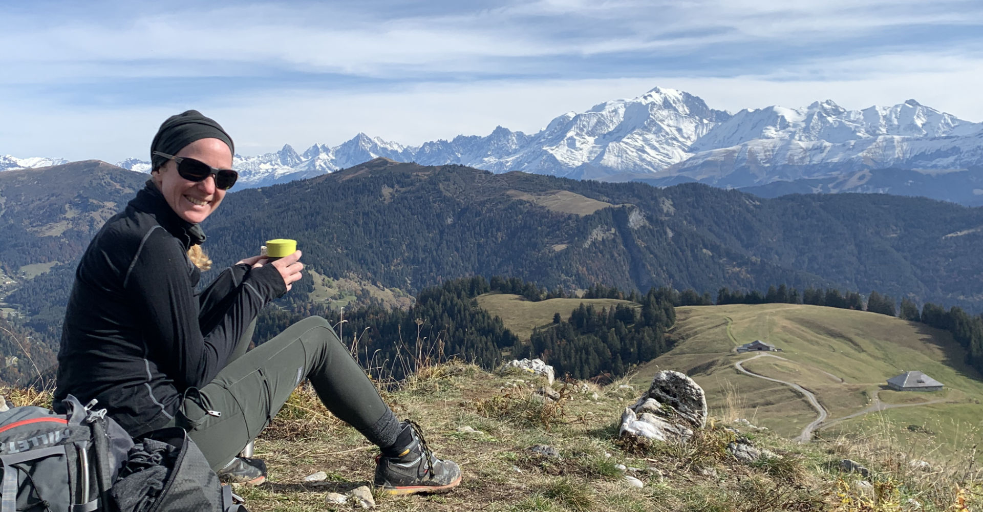 Le contentement à l'arrivée au sommet après une rando