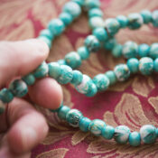 Mala entre les doits d'un yogi