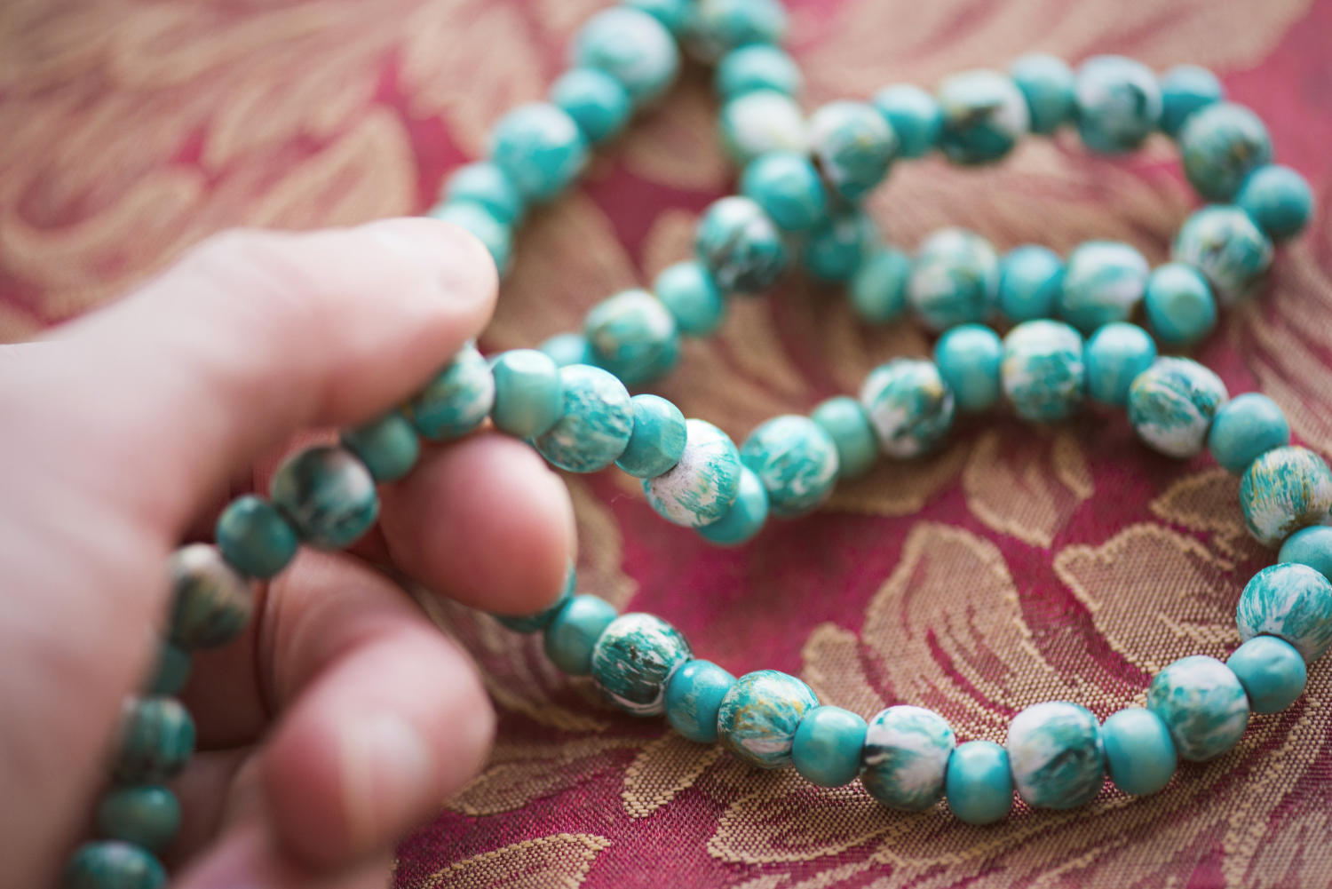 Mala entre les doits d'un yogi